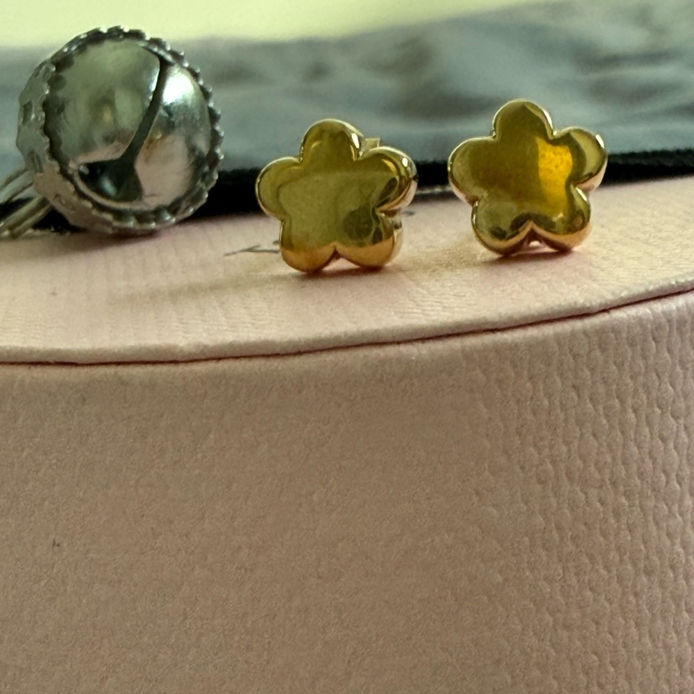 Gold Tous Original Flower Motif Stud Earrings